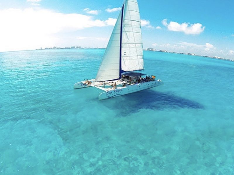 Isla Mujeres Catamaran Tour Snorkeling & Open Bar